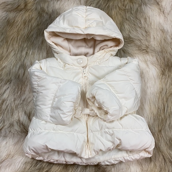 ❌Sold❌ 6-12 Month Gap Off-White Puffer Coat with Hood - Picture 8 of 10